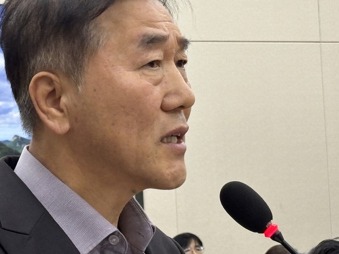 곤충학자 사비 털어 온 눈물의 사연