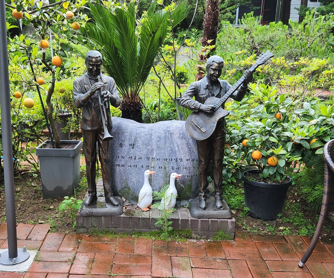 오염되지 않은 자연속에서 재즈음악가들...